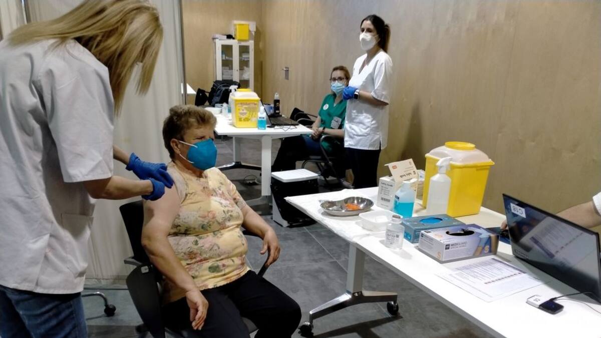 Primera jornada de la vacunación masiva a los zamoranos de 65 años