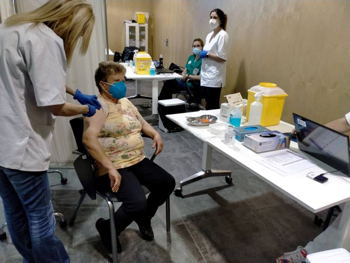 Primera jornada de la vacunación masiva a los zamoranos de 65 años