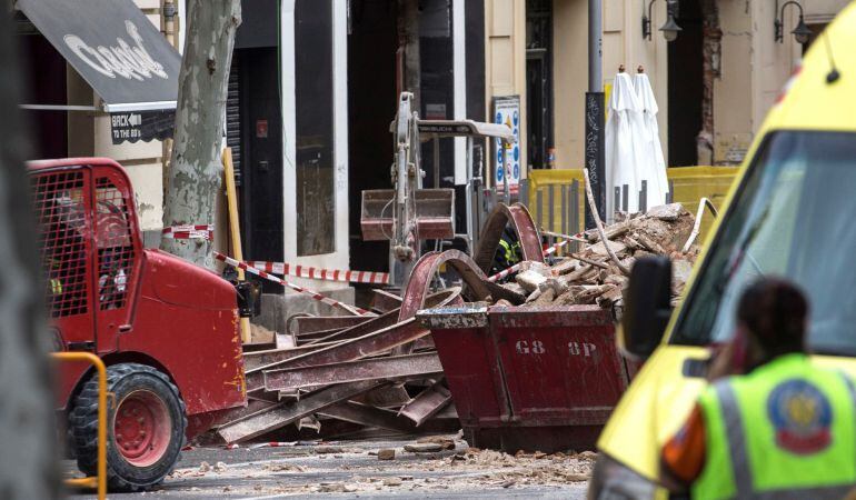 Las labores de búsqueda se centran en hallar a los dos obreros sepultados