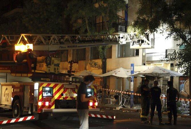 La Policía Municipal y los bomberos de Madrid en la zona del suceso junto al número 2 de la calle Rodríguez San Pedro