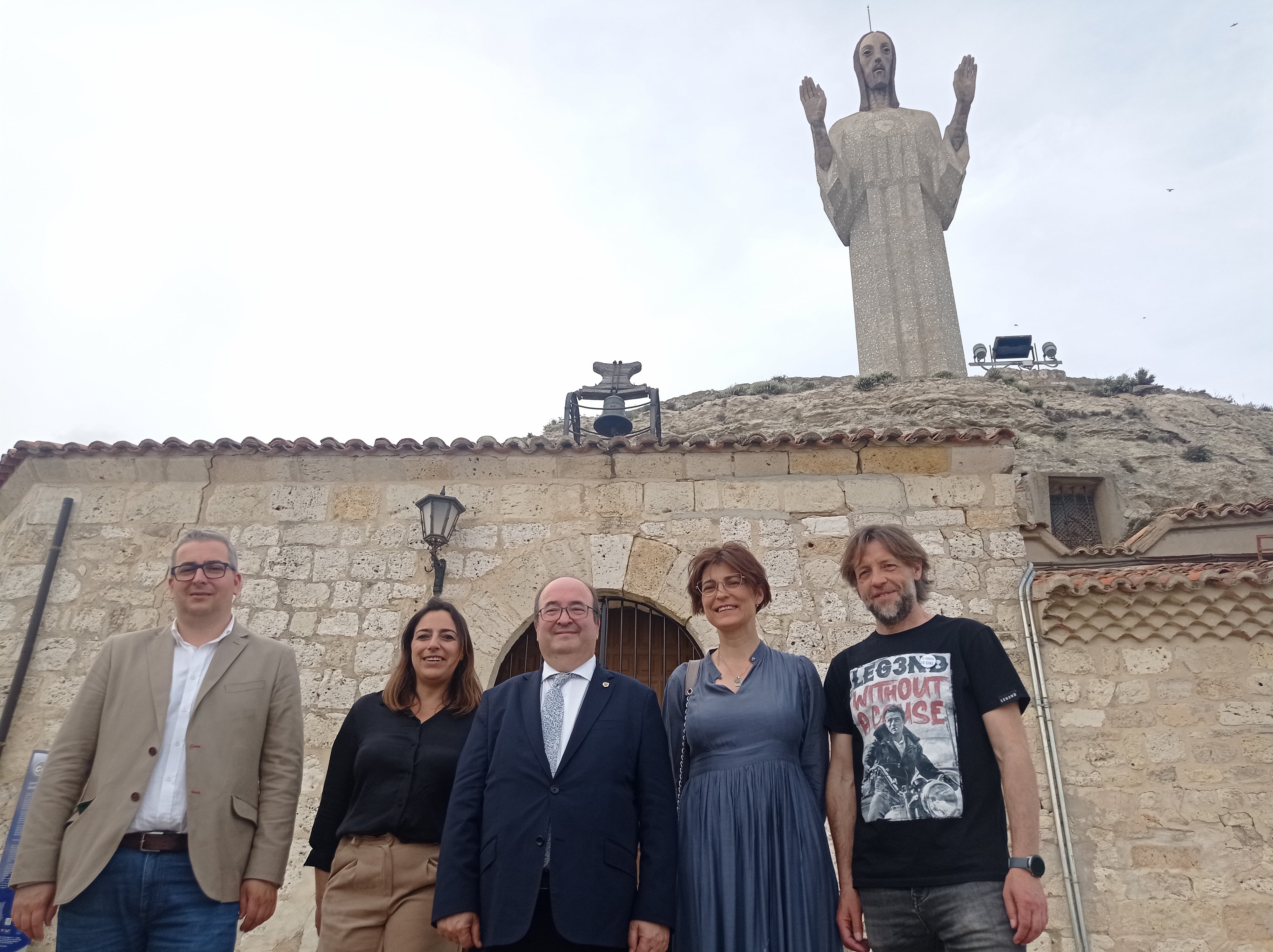 Antonio Casas, Miriam Andrés, Miquel Iceta, Judith Castro y Fran Fernández durante su visita al Cristo del Otero