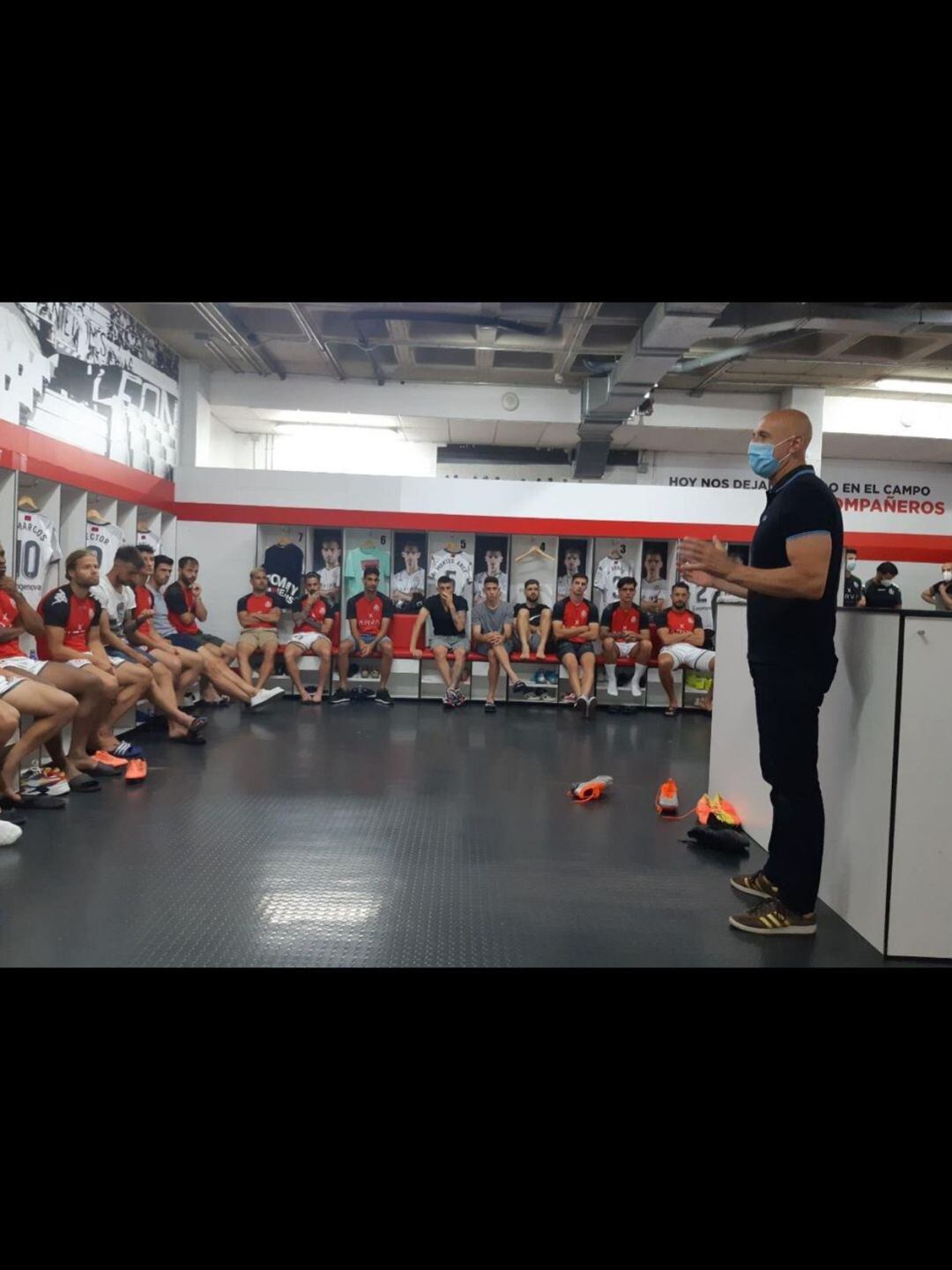 El Alcalde de León quiso dar ánimos a la Cultural antes del play off