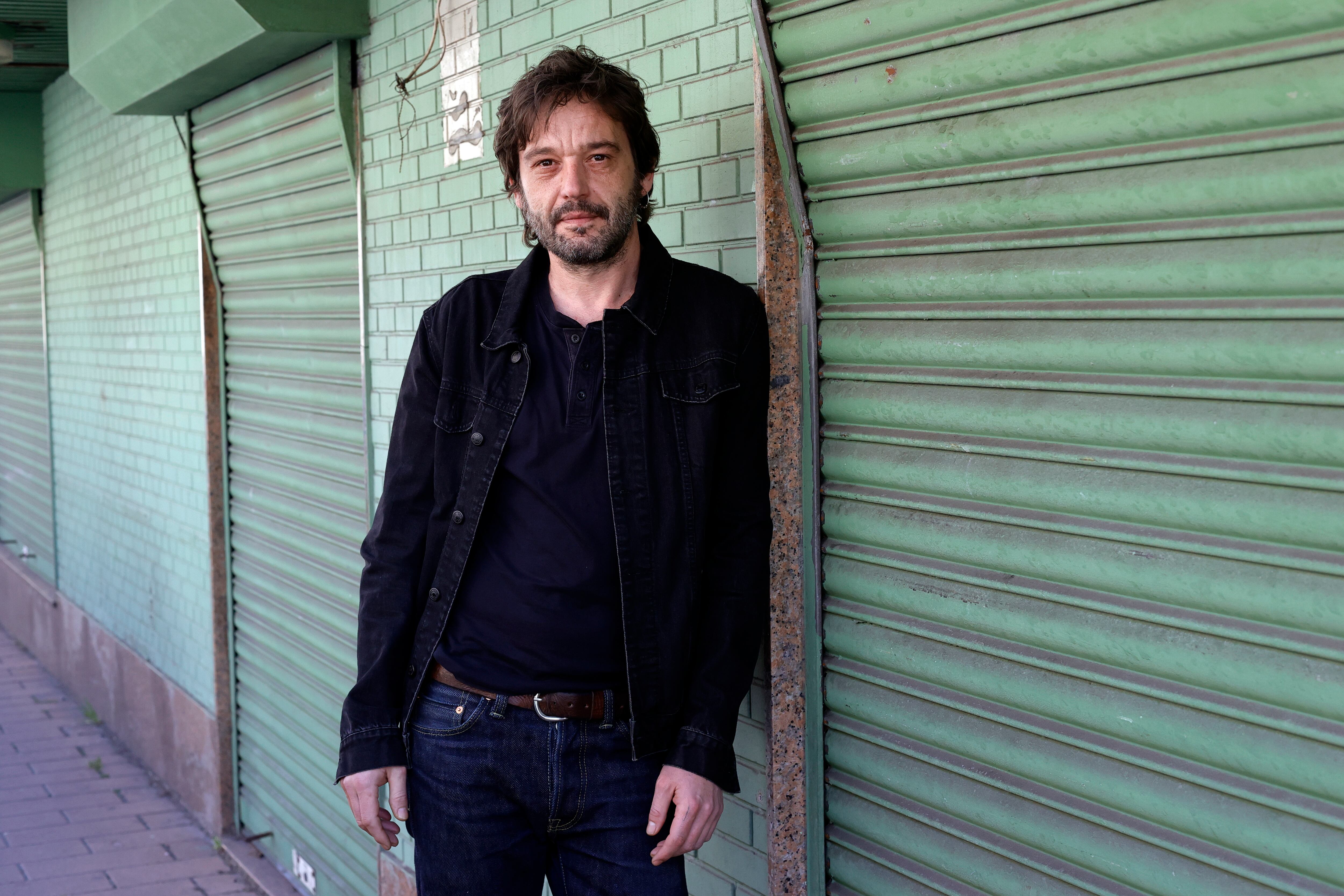 El director de cine Alberto Gracia, tras su aclamada película &#039;La Parra&#039;, debuta como actor por la puerta grande: encarna al tío de la protagonista de &#039;Romería&#039;, el último filme de Carla Simón, un trabajo que no ha pasado desapercibido tras su exhibición la pasada semana en el Festival de Cannes (foto: Kiko Delgado / EFE)