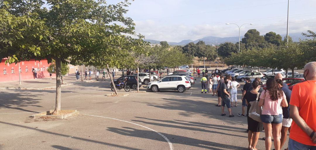 Largas colas para sacar entradas en las taquillas de Son Moix.