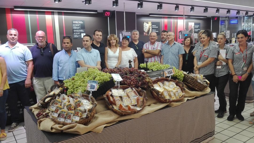 Eroski impulsa la venta de queso Mahón-Menorca y uva de Balears.