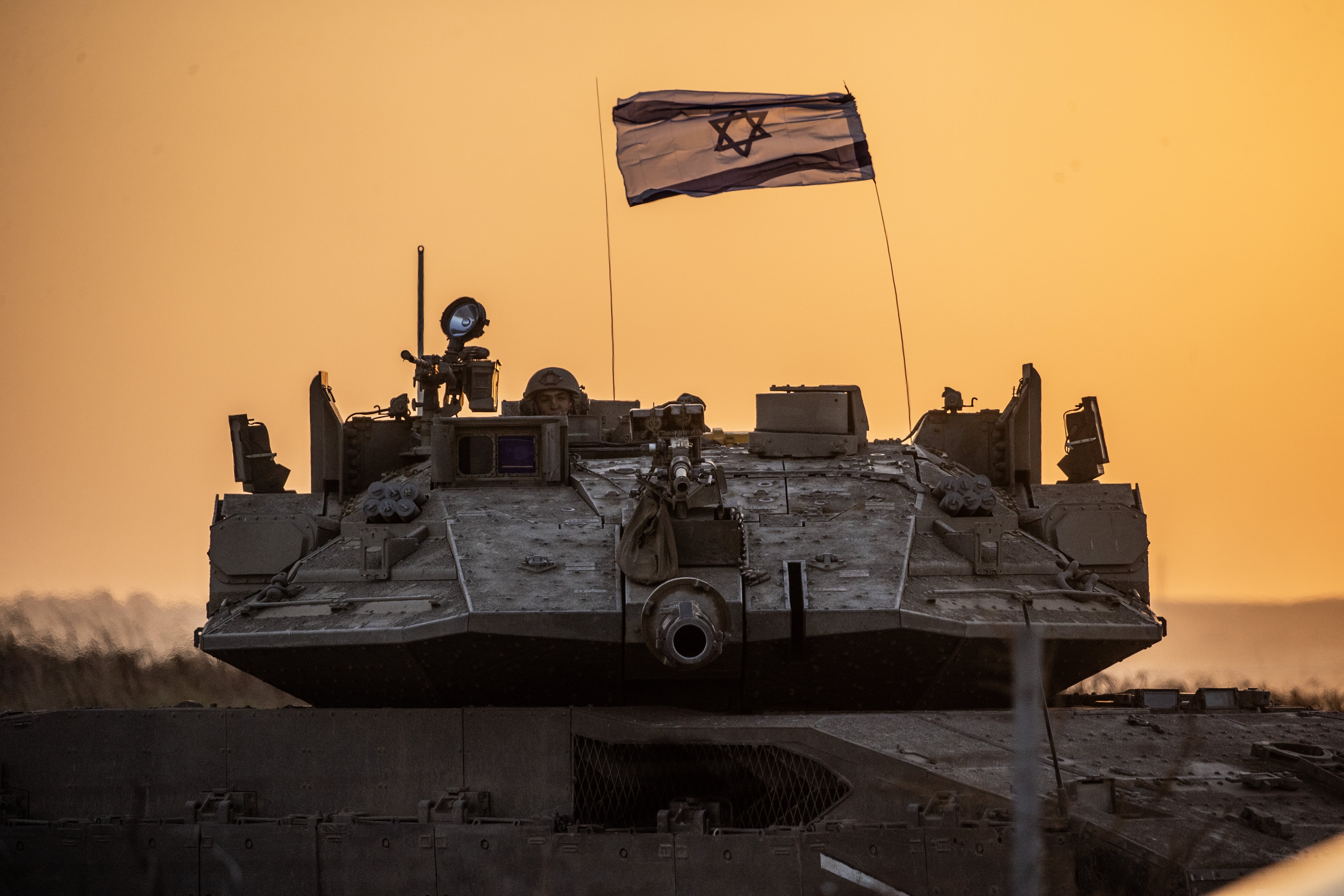 Tanques israelíes de camino a la Franja de Gaza