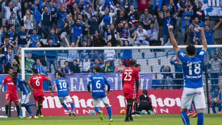 Koné marca el primer gol de l'Oviedo.
