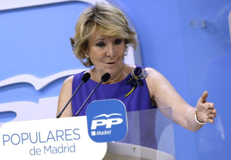 GRA067 MADRID,01/07/2015.-La presidenta del PP de Madrid, Esperanza Aguirre durante la rueda de prensa ofrecida para informar de los asuntos tratados en la reunión del Comité de Dirección del partido .- EFE/ SERGIO BARRENECHEA.