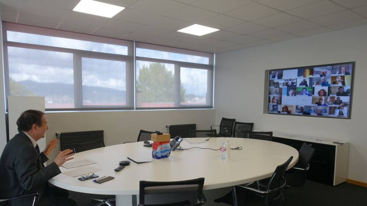 Abel Caballero tras la reunión mantenida con los comerciantes y hosteleros.