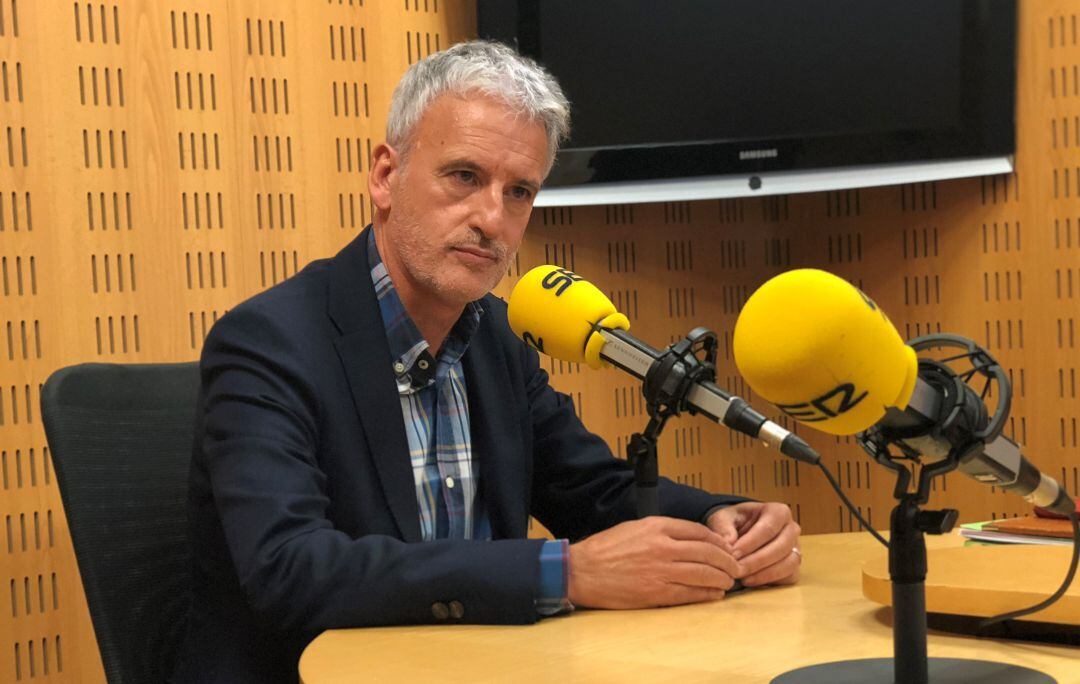 El presidente de la Audiencia Provincial de Gipuzkoa, Iñaki Subijana, en los estudios de Radio San Sebastián. 