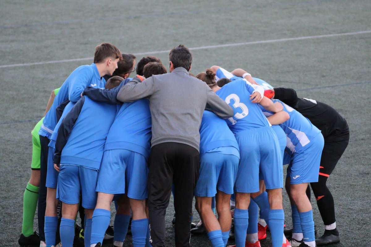 Momento de piña en un partido del juvenil del CF Gandia