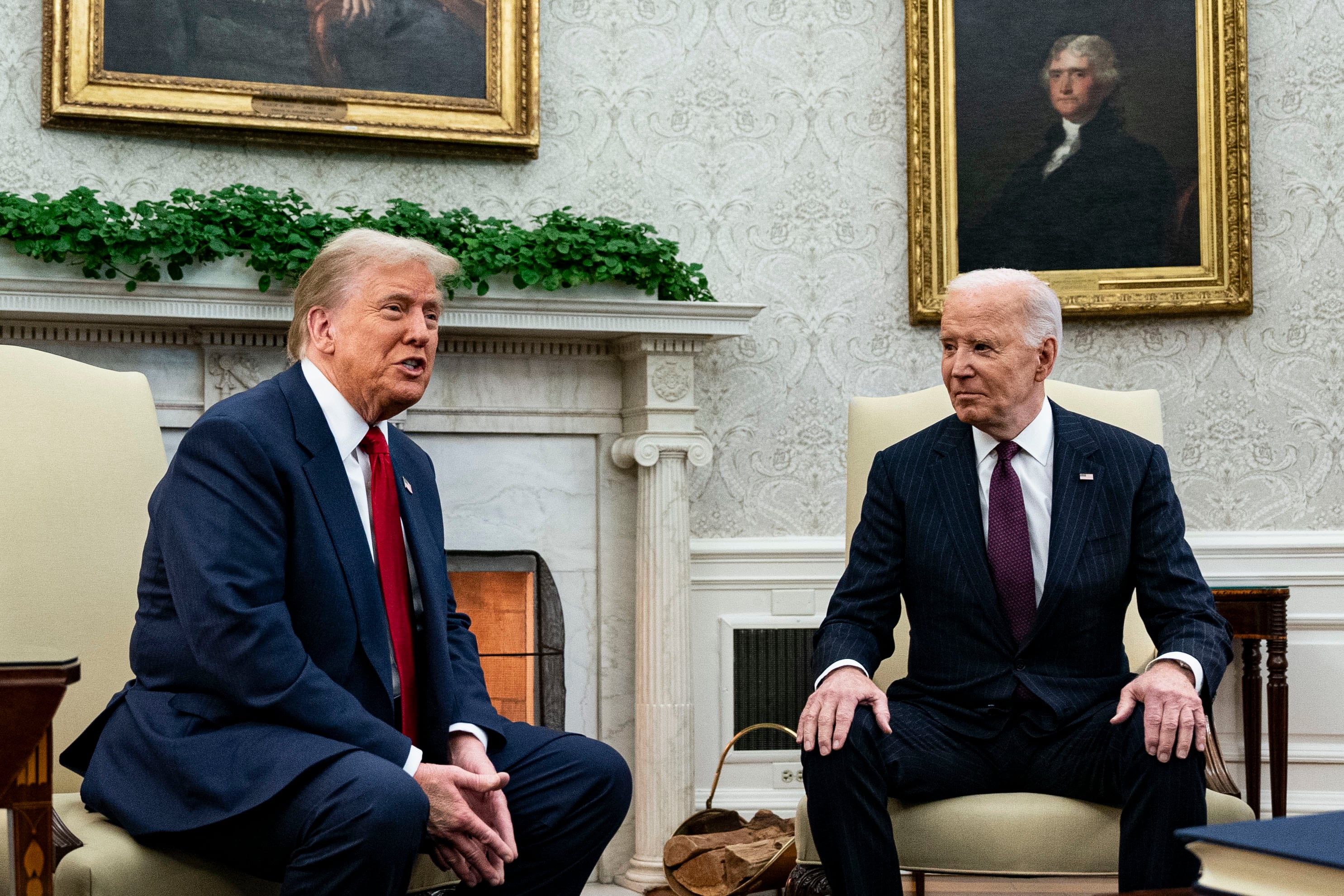 El presidente electo de los Estados Unidos, Donald Trump, junto al actual presidente del país, Joe Biden.