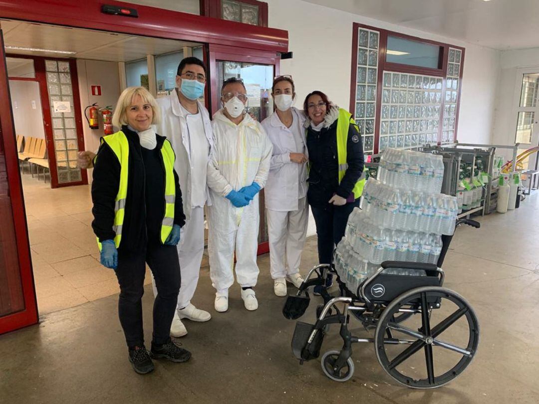 Raúl y Patricia con algunos compañeros