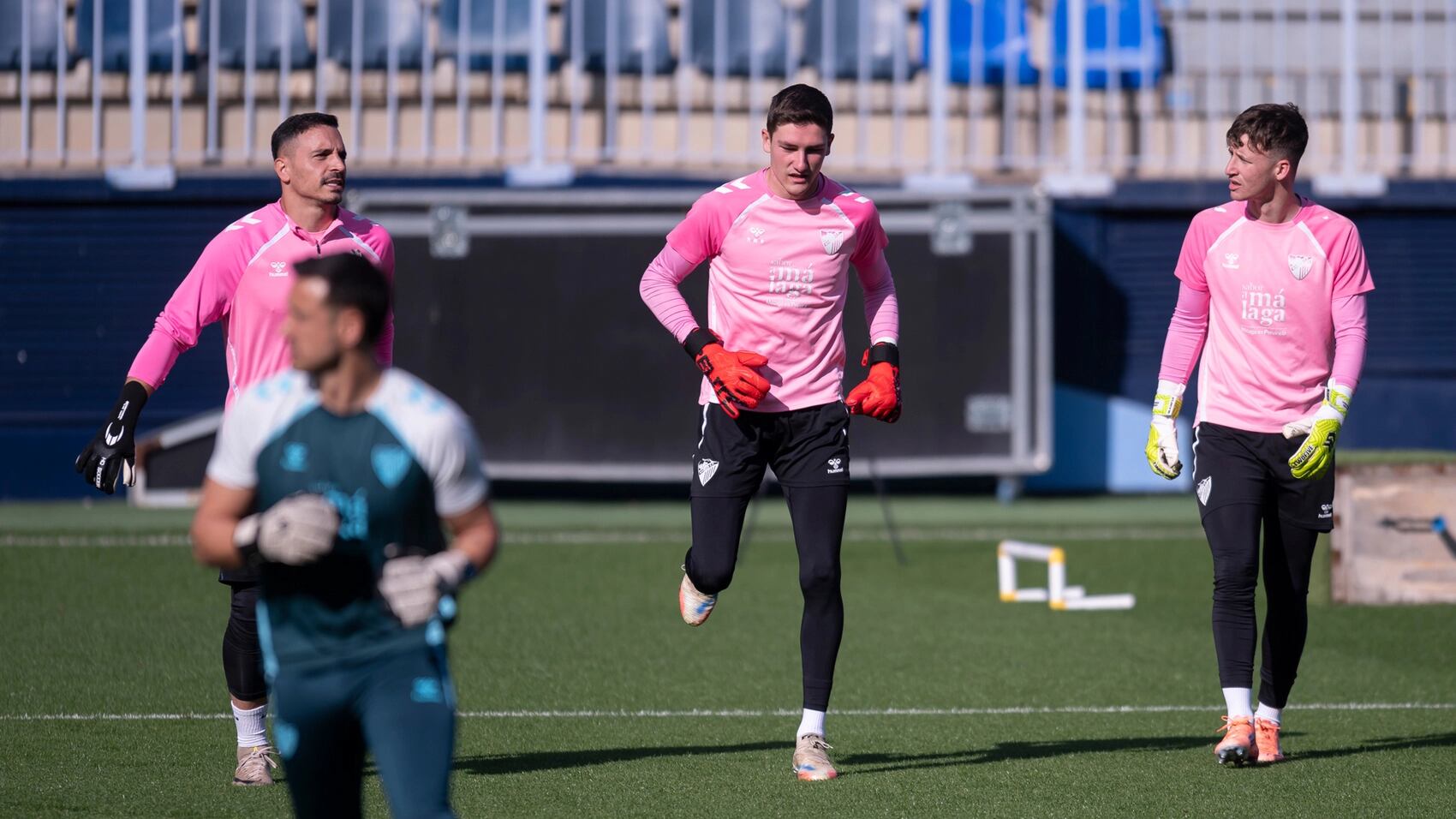 El guardameta del Málaga Alfonso Herrero, enfermo, ausente del entrenamiento