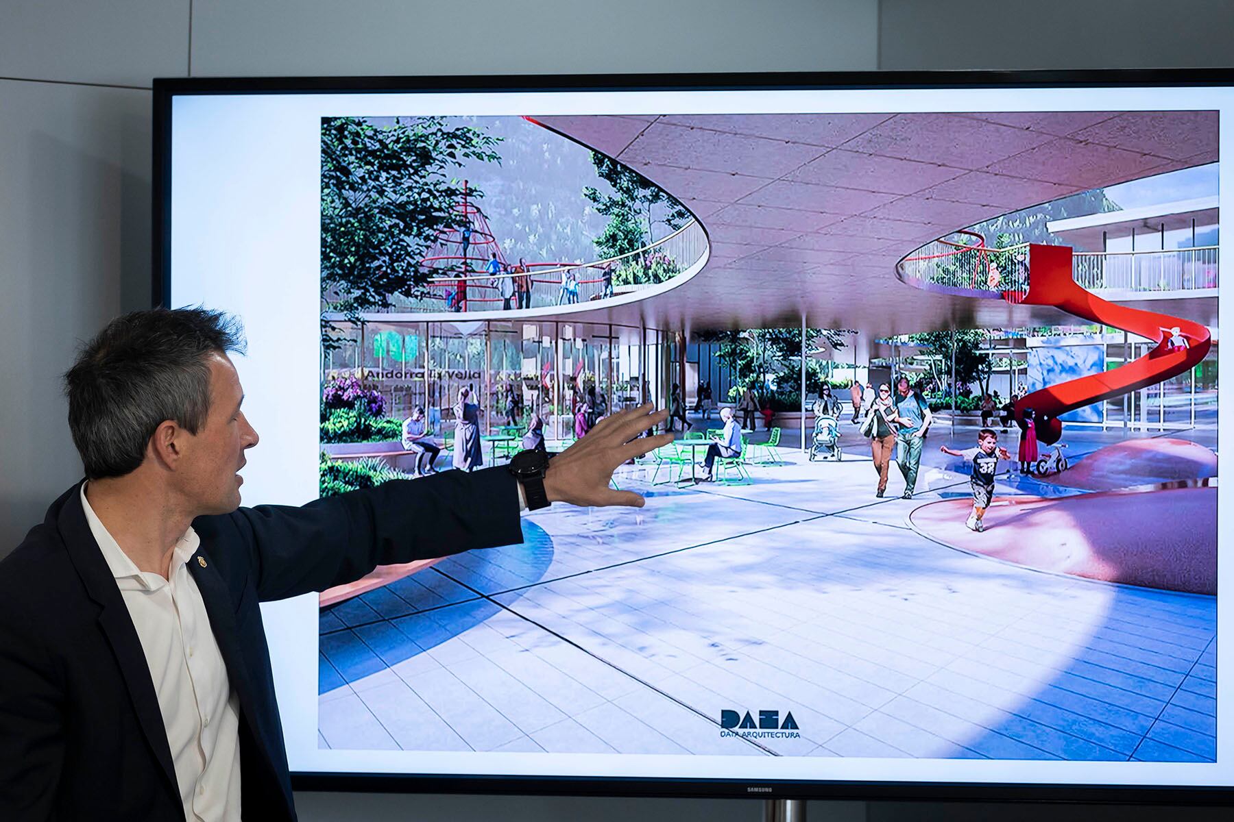 El cònsol major, David Astrié, ha presentat el projecte guanyador del concurs d'idees per reformar la plaça del Poble