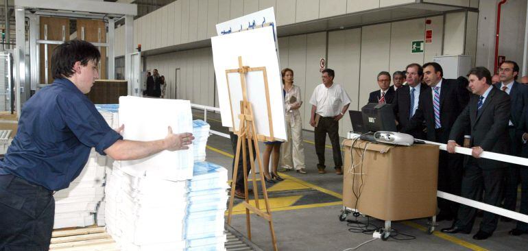 El presidente de la Junta visita las instalaciones de San Cayetano en junio de 2004