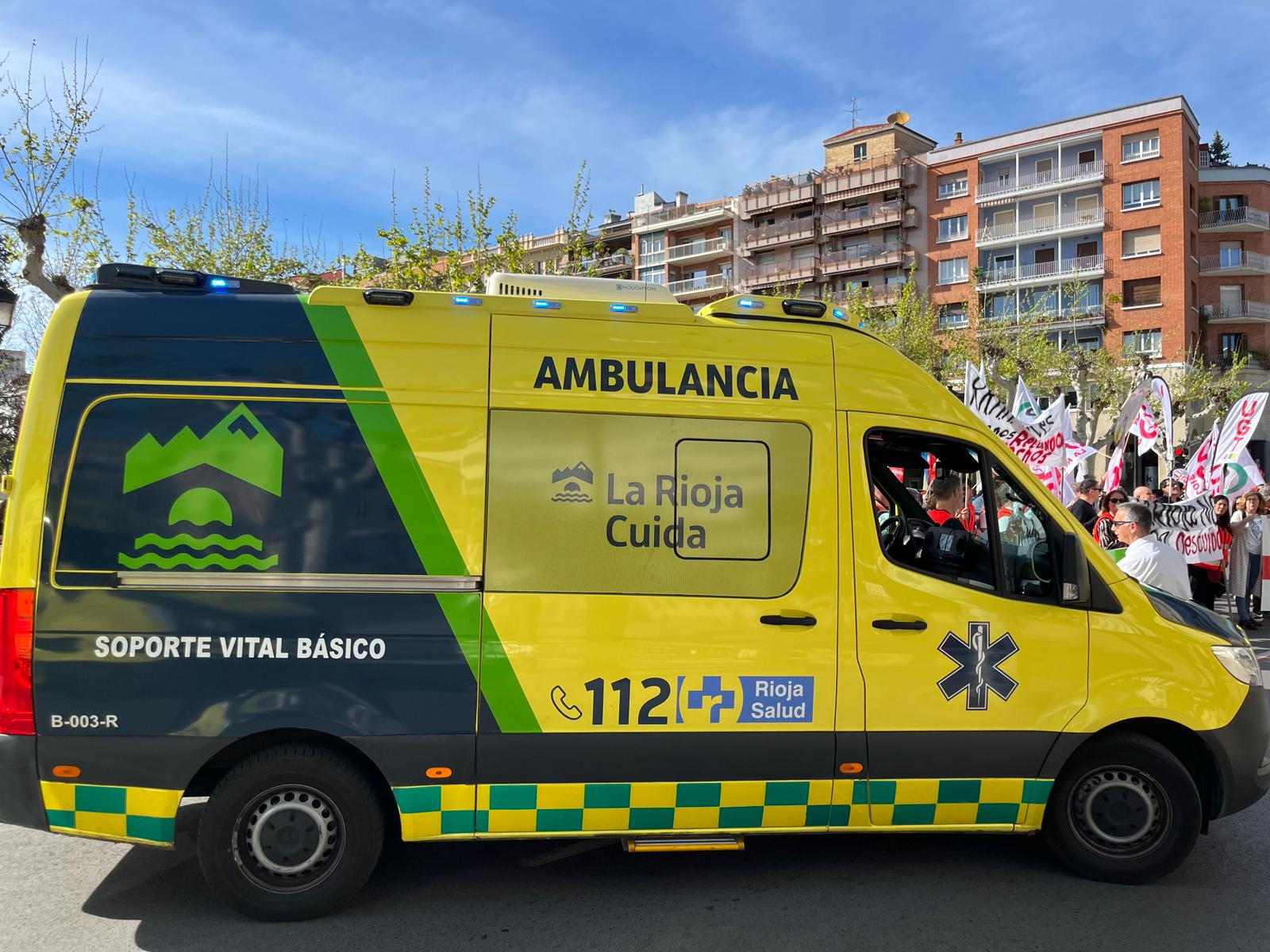 Imagen de una de las ambulancias del servicio de transporte sanitario en La Rioja .