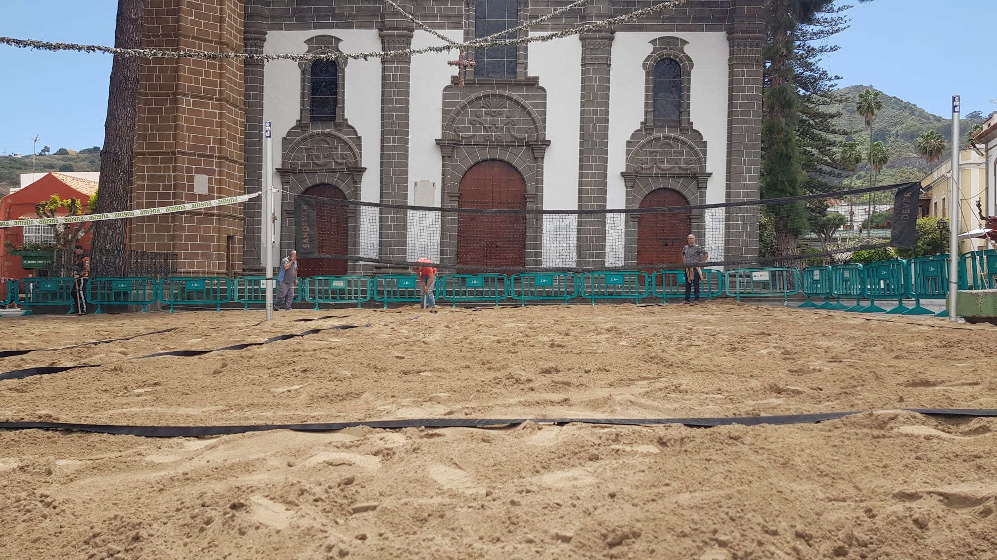 Instalación de tenis playa en Teror