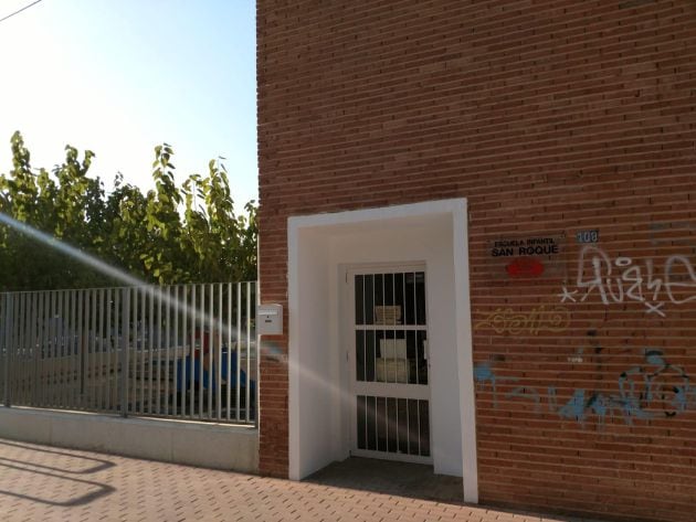 ... y así se encuentra la guardería &quot;El Lugarico&quot; de El Palmar, con el rótulo de la escuela infantil San Roque de Algezares