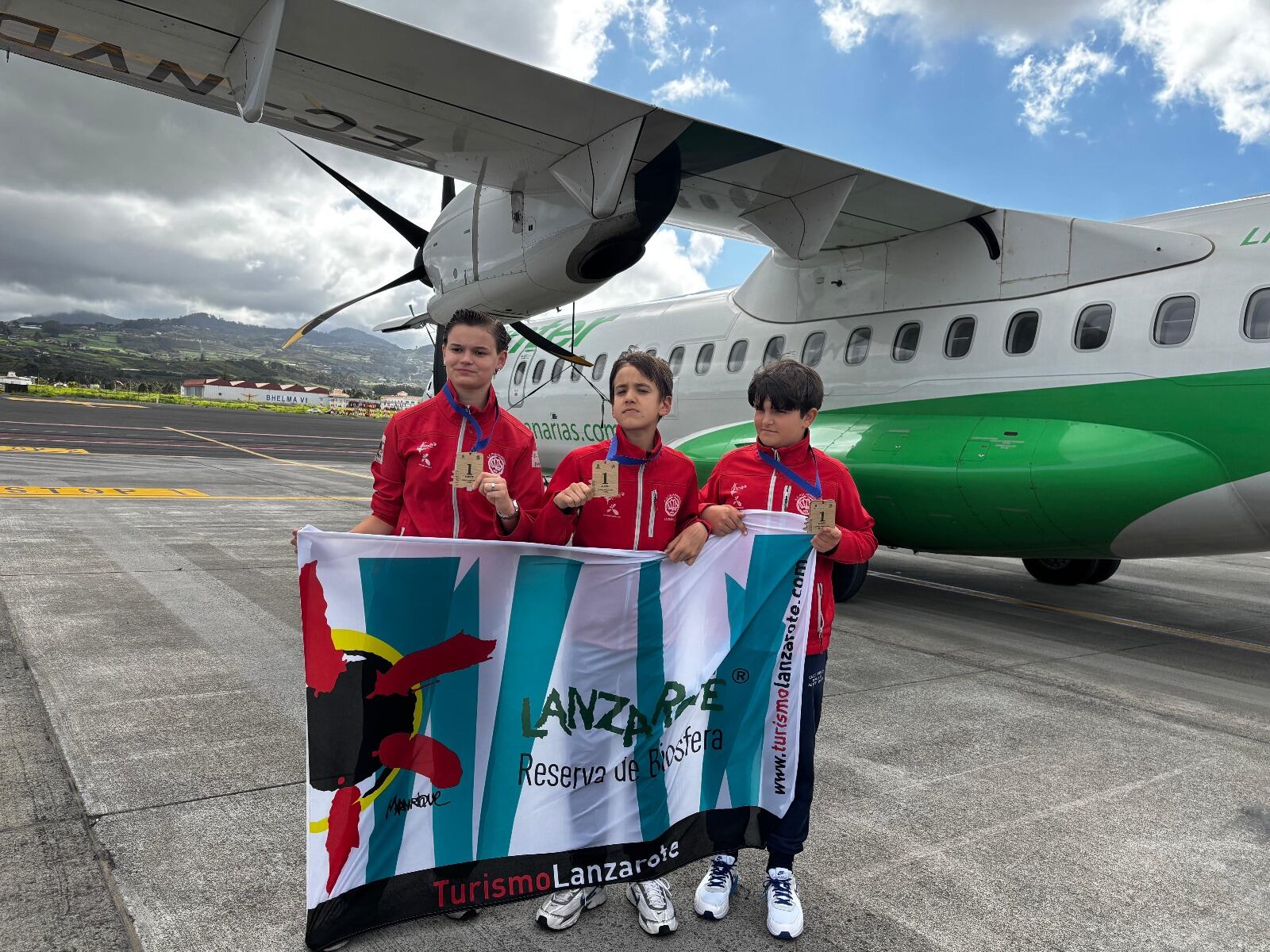 Los tres competidores del club Poliarrecife que se trajeron tres oros del XXI Campeonato de Tenerife de Karate.