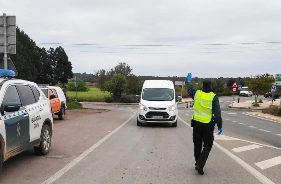 Imagen de archivo de un agente de la Guardia Civil en Formentera