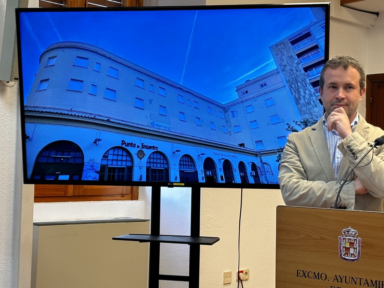 El alcalde de Jaén, Julio Millán, presenta el proyecto del Hotel Rey Fernando.