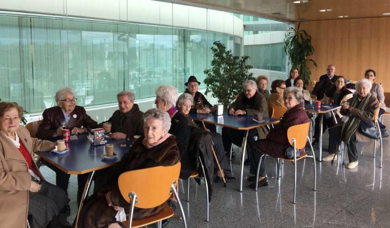 Tiempo para el café en una residencia de ancianos