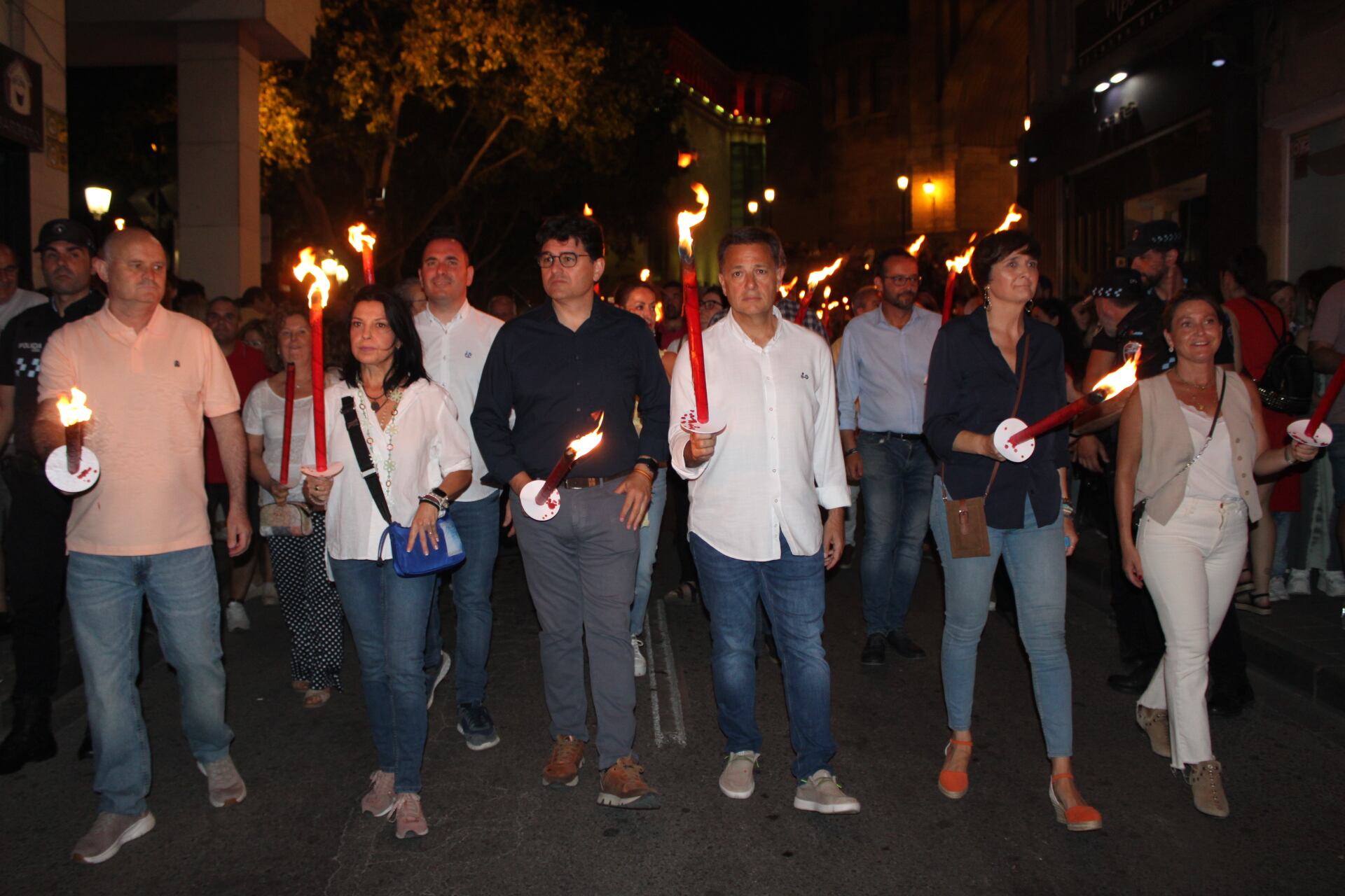 Desfile de antorchas en la noche de San Juan 2024 en Albacete. Imagen del Ayuntamiento de Albacete