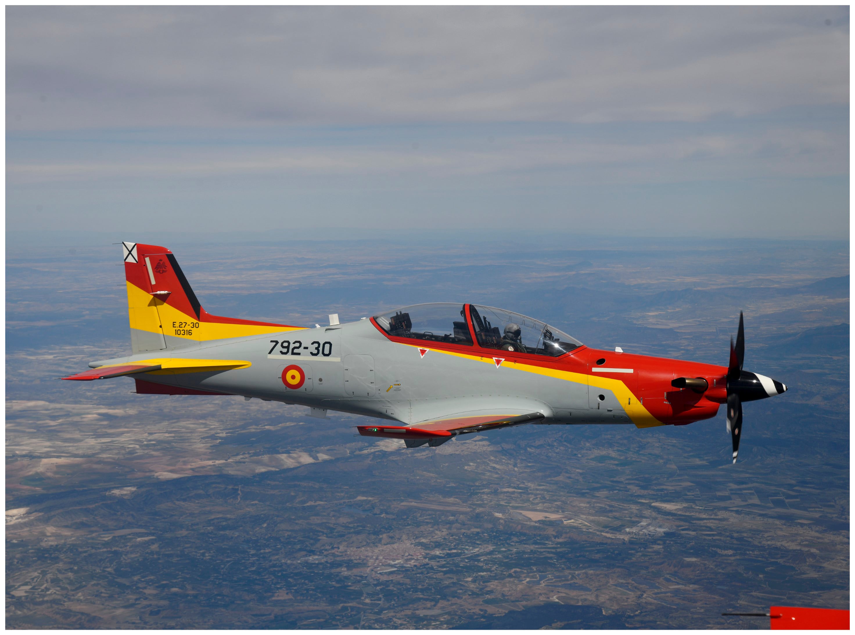 SAN JAVIER (MURCIA), 27/04/2026.- Las instantáneas del vuelo fueron tomadas en las últimas semanas en la Academia General del Aire y del Espacio de San Javier (Murcia), durante su segundo vuelo en solitario. En esta ocasión, al tratarse de su segundo vuelo, las fotografías se realizaron desde otro avión que volaba en paralelo. No se hizo así durante su primer vuelo en solitario, siguiendo los protocolos habituales en la suelta. EFE/ Casa Real SOLO USO EDITORIAL/SOLO DISPONIBLE PARA ILUSTRAR LA NOTICIA QUE ACOMPAÑA (CRÉDITO OBLIGATORIO)