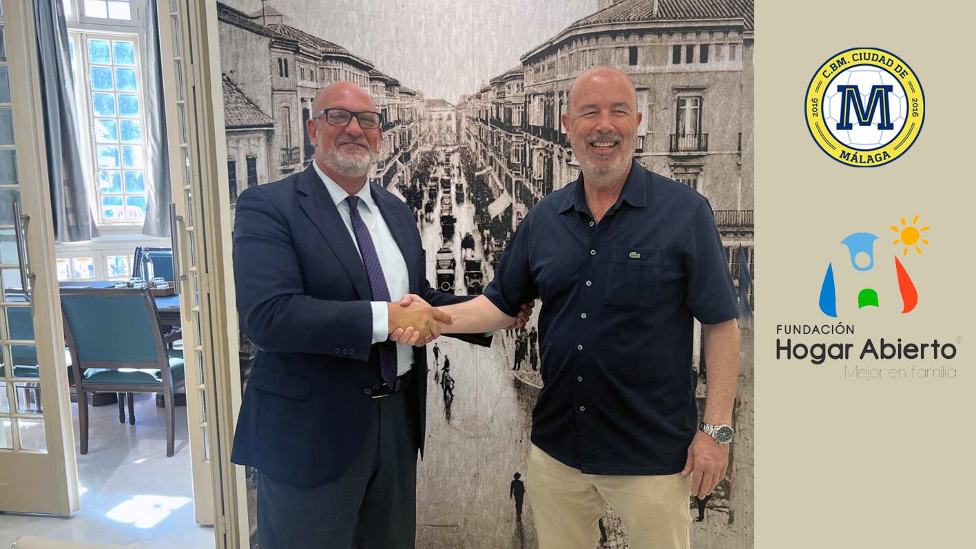 El presidente del Trops Málaga Alberto Camas y el directivo de Hogar Abierto Alberto Peléz, sellando el acuerdo