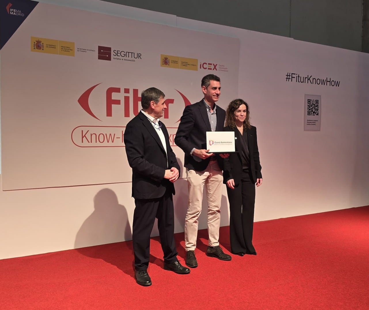 Saúl Pérez recoge la distinción en Fitur. Foto: Comarca de Somontano de Barbastro