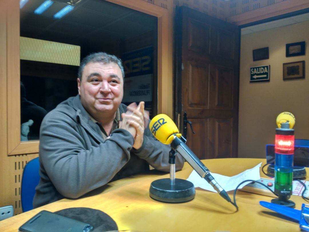 El cantante Fede Muñoz en los estudios de SER Norte de Extremadura 