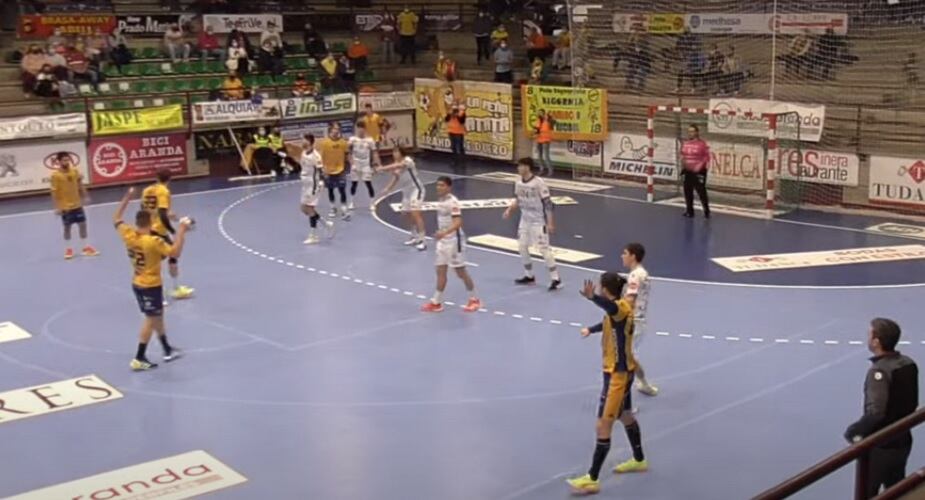 Una acción de ataque del Tubos Aranda en la reanudación ante Cisne