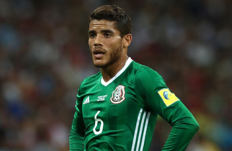 Jonathan Dos Santos durante un partido con México