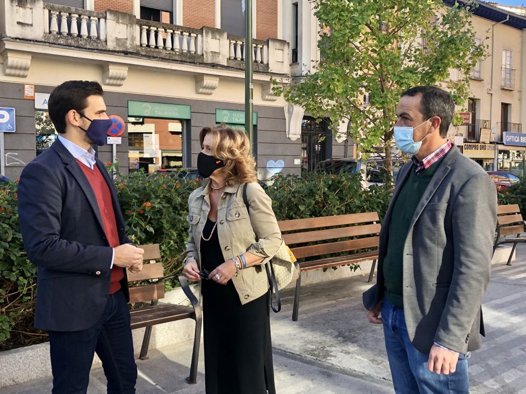 Dirigentes del PP en la plaza del Reloj de Talavera