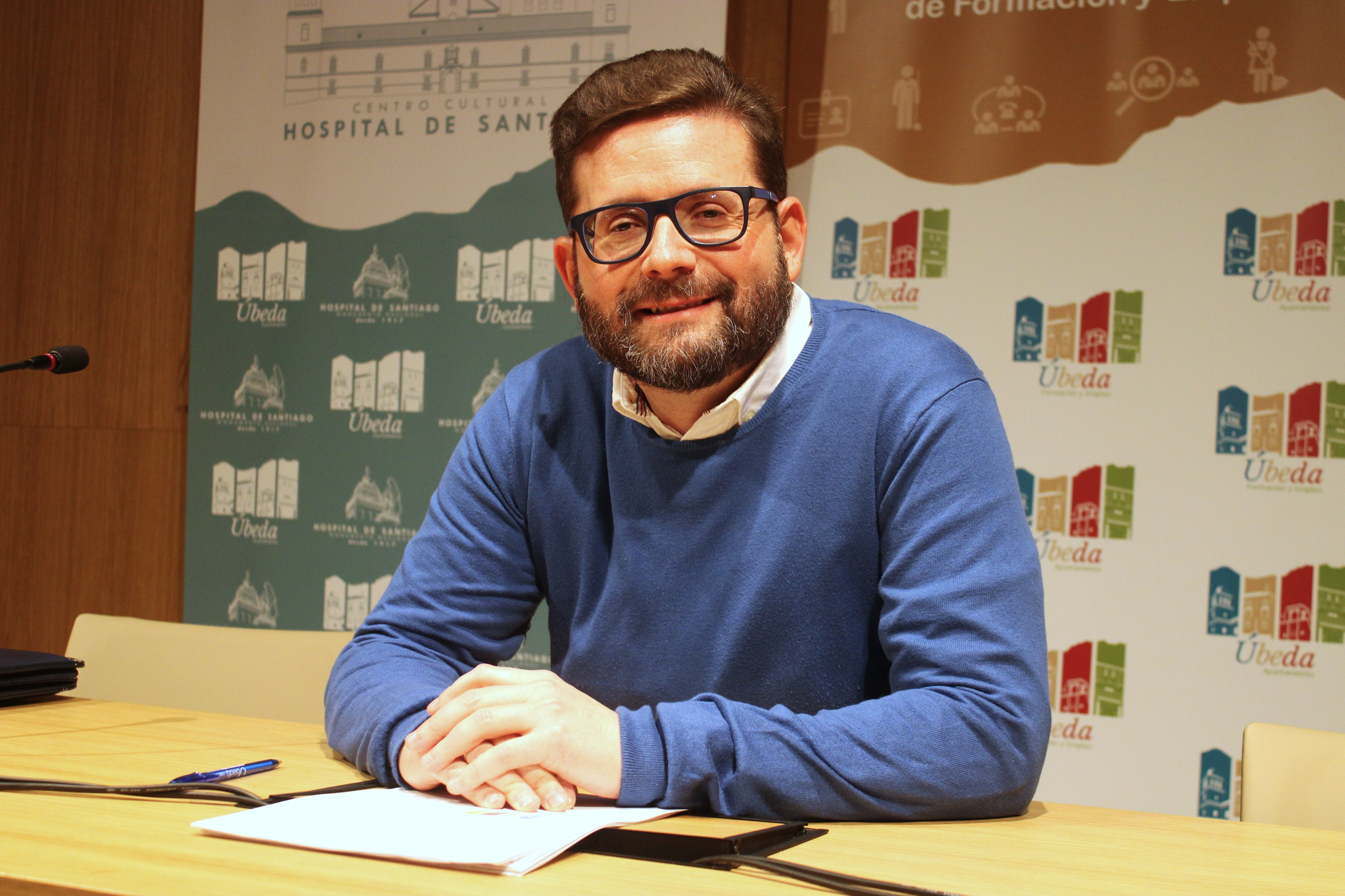 Concejal de Formación y Empleo del Ayuntamiento de Úbeda, Pedro Jesús López, durante la presentación