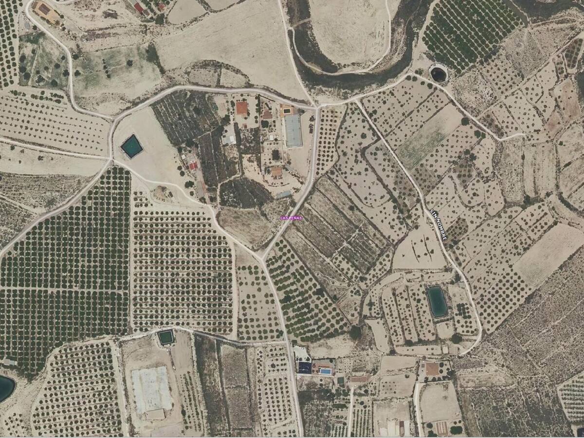 Sofocan un incendio en un antiguo almacén de Renfe en Totana