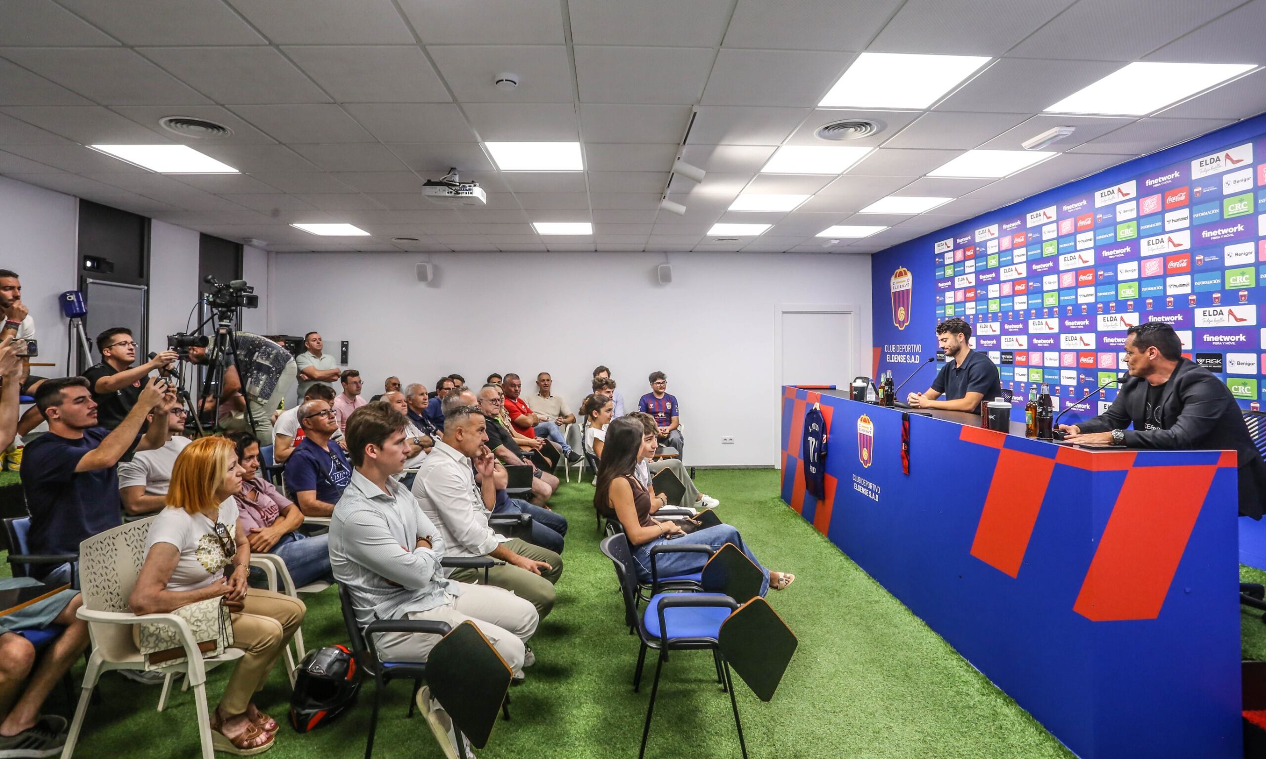 Espectación en la sala de prensa del Nuevo Pepico Amat