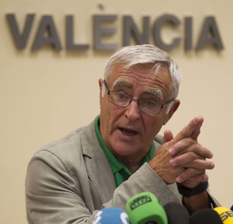 GRA104. VALENCIA (COMUNIDAD VALENCIANA), 08/09/2015.- El alcalde de Valencia, Joan Ribó, ha presentado hoy, en rueda de prensa, la iniciativa &quot;Valencia ciudad refugio&quot;. El Ayuntamiento ha colgado en su página web un anuncio para centralizar la ayuda que los ciudadanos puedan ofrecer a los refugiados, tanto de alojamiento y acogimiento como de recursos materiales y voluntariado, y habilitará una partida económica para poner en marcha toda esta colaboración. EFE/Miguel Angel Polo