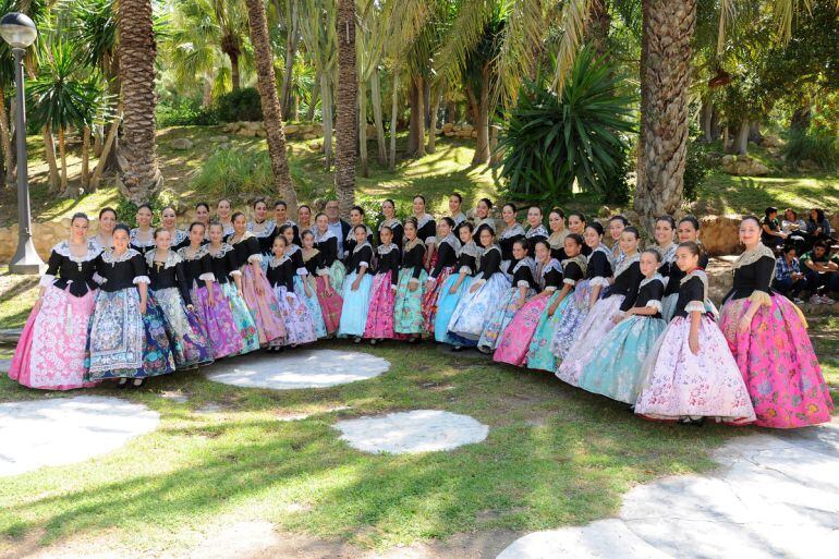 Candidatas mayores e infantiles para Reinas y Damas de las fiestas