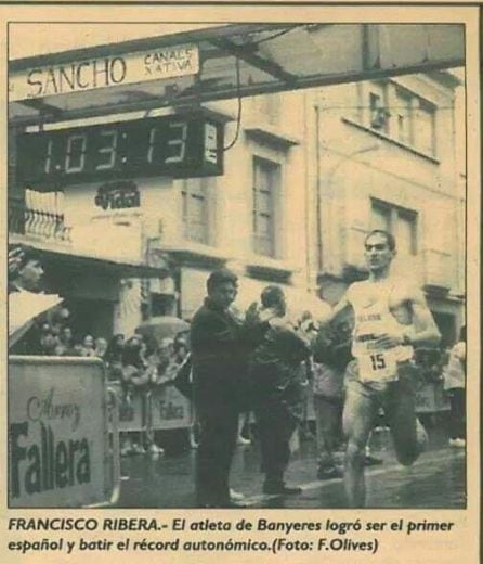 Recorte de prensa del Medio Maratón ganado por Paquito Ribera con el record autonómico