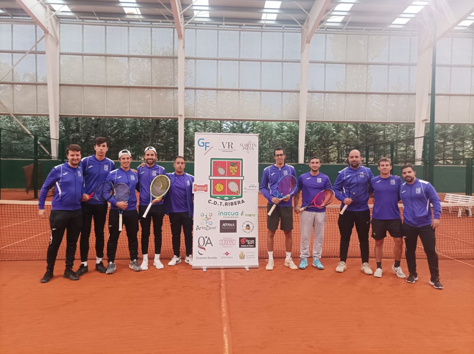 Los integrantes del Tenis Ribera en las instalaciones del RACE de Madrid