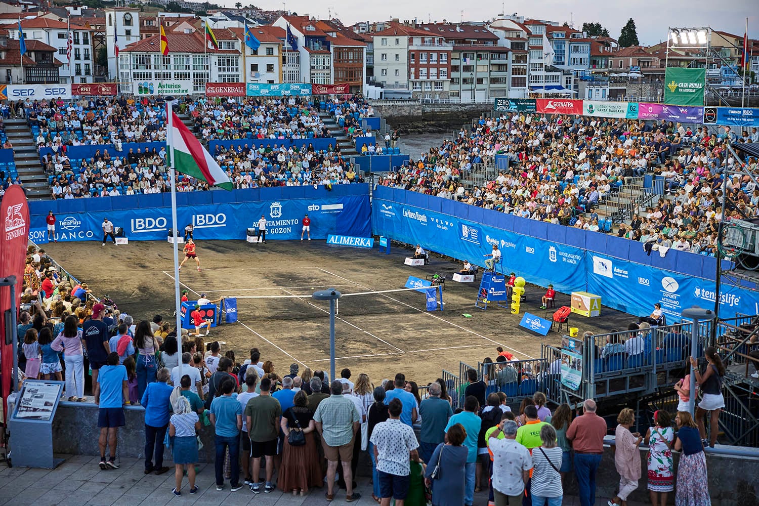 Imagen de la pista en la edición del Torneo Tenis Playa de Luanco de 2024.