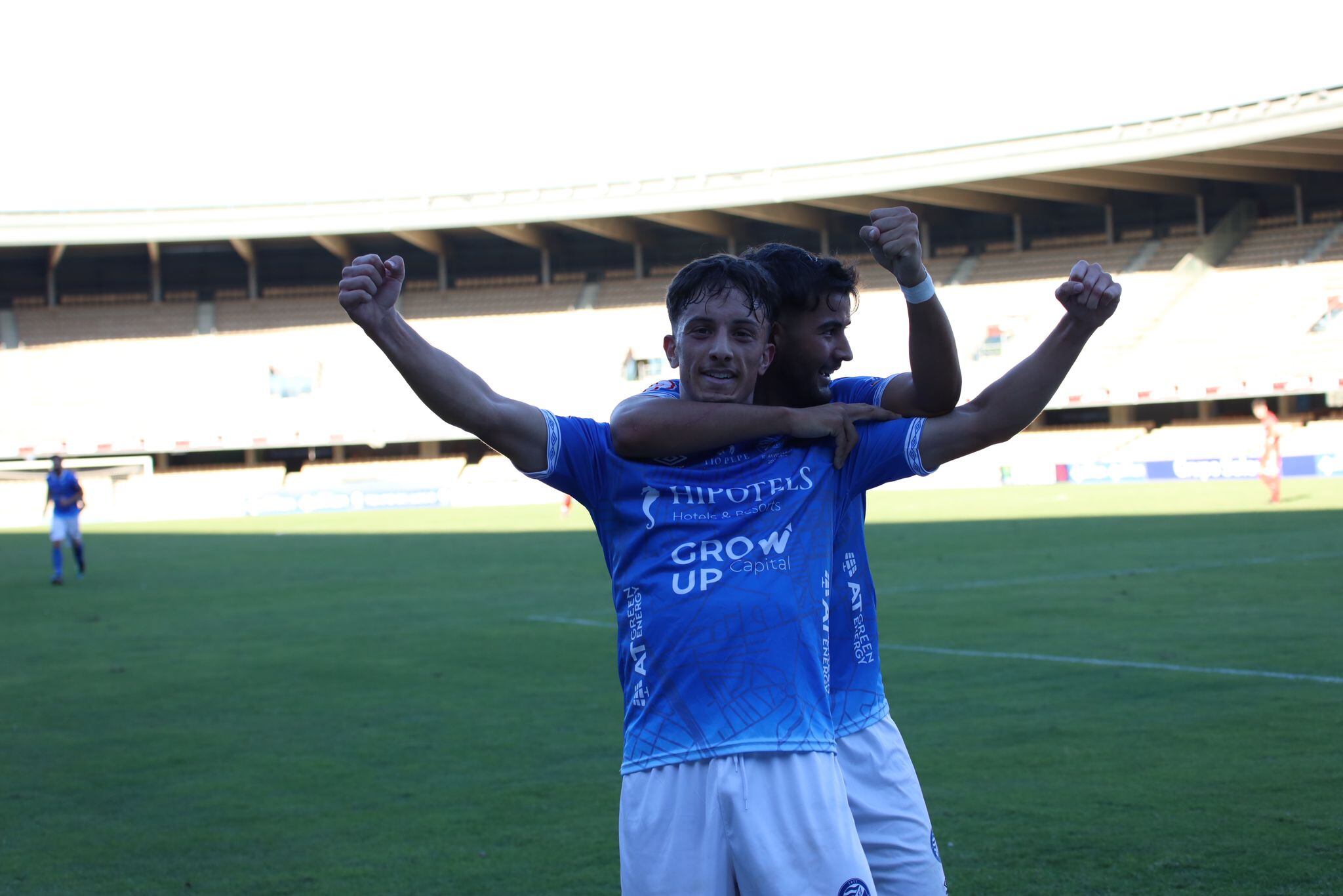 El Xerez DFC celebra su primera victoria de la liga