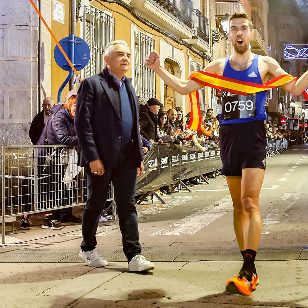 El XIII Cross Nocturno Saxun - Villa de Sax congregó a más de 1.300 corredores