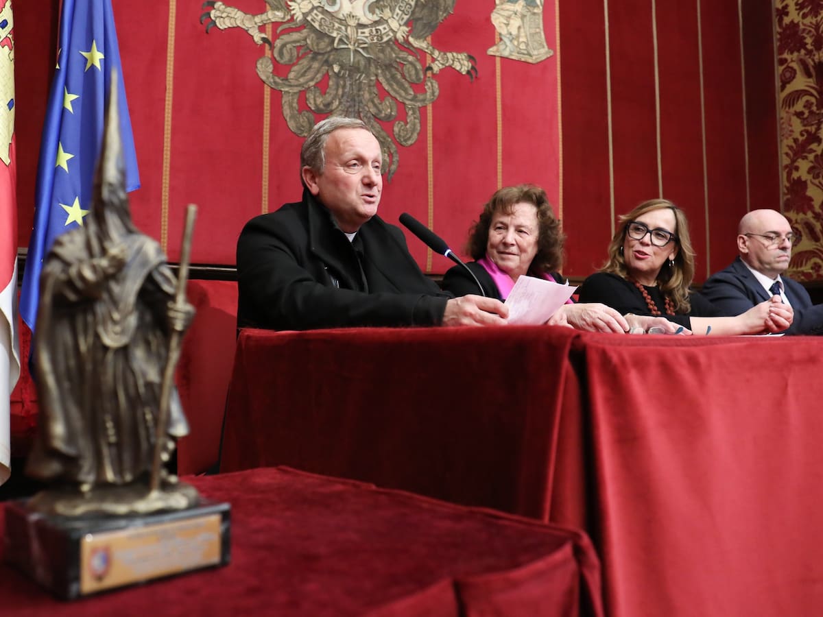 El enigmático mensaje del Padre Quillo durante la presentación de la Semana Santa de Toledo: "y si ladran, es que cabalgamos"