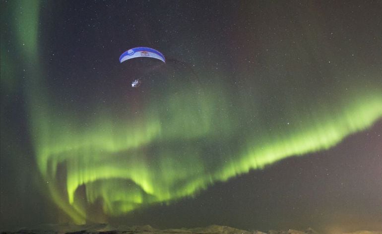 Las auroras se producen en una zona ovalada que rodea los polos.