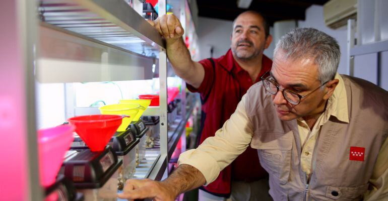 Carlos Izquierdo durante su visita al Centro de Investigación del Parque Nacional Sierra de Guadarrama