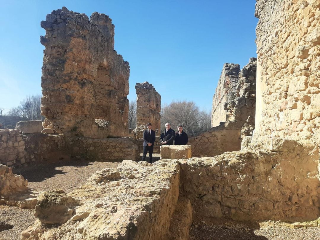 Las instituciones visitan la obra del Monasterio de San Pedro de Eslonza