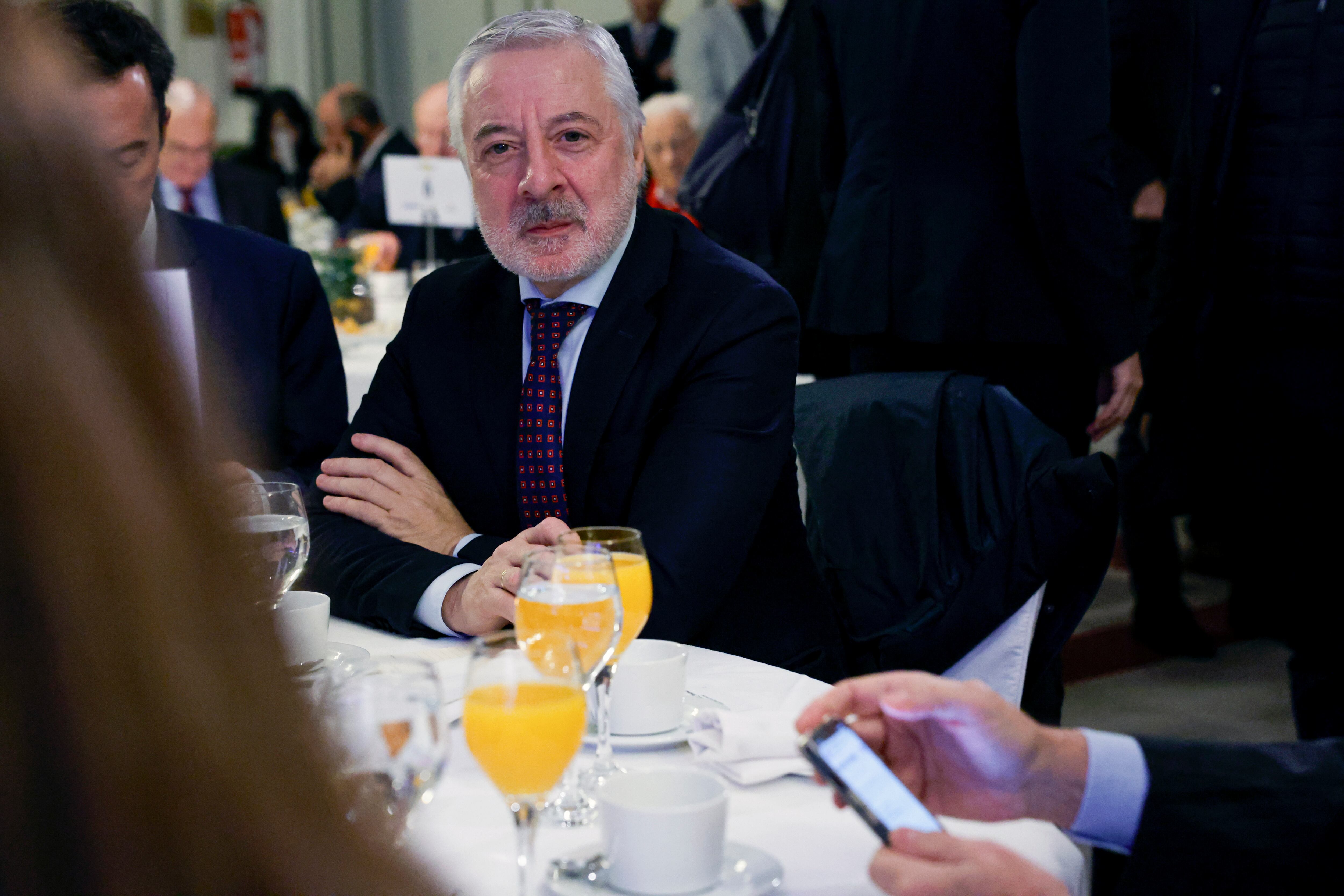 El ex vicesecretario general del PSOE José Blanco, entre los asistentes al desayuno informativo del Fórum Europa.